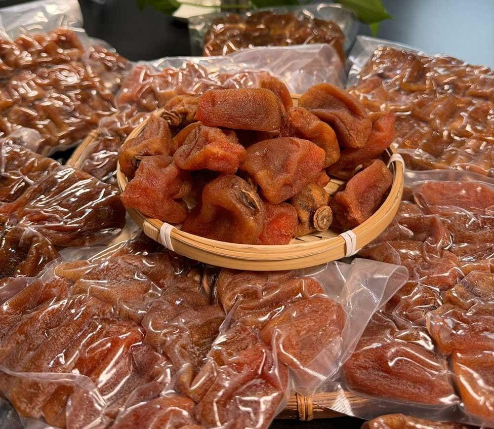 Hồng treo gió Đà Lạt dẻo, có vị ngọt tự nhiên, rất hấp dẫn.
